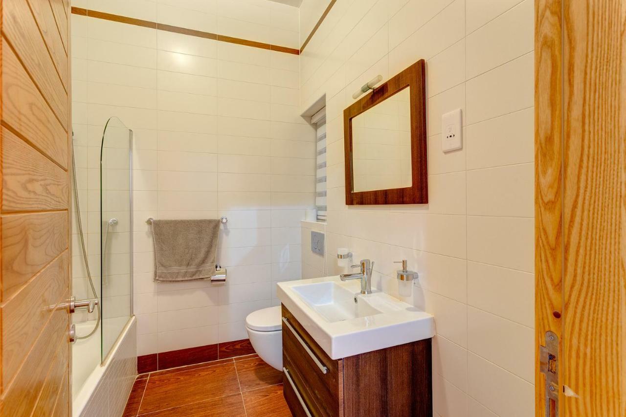 Gorgeous Apartment With Terrace In Fort Cambridge, Pool Sliema Buitenkant foto